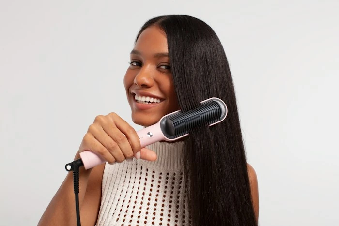 Brushing sur cheveux longs au sèche-cheveux